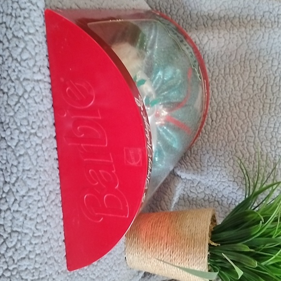 Vintage Happy Holiday Special Edition Barbie - Picture 6 of 8